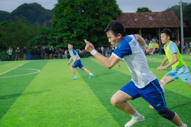 面对纳兹
